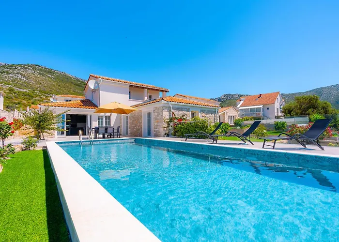 Villa Mirage With Private Heated Pool