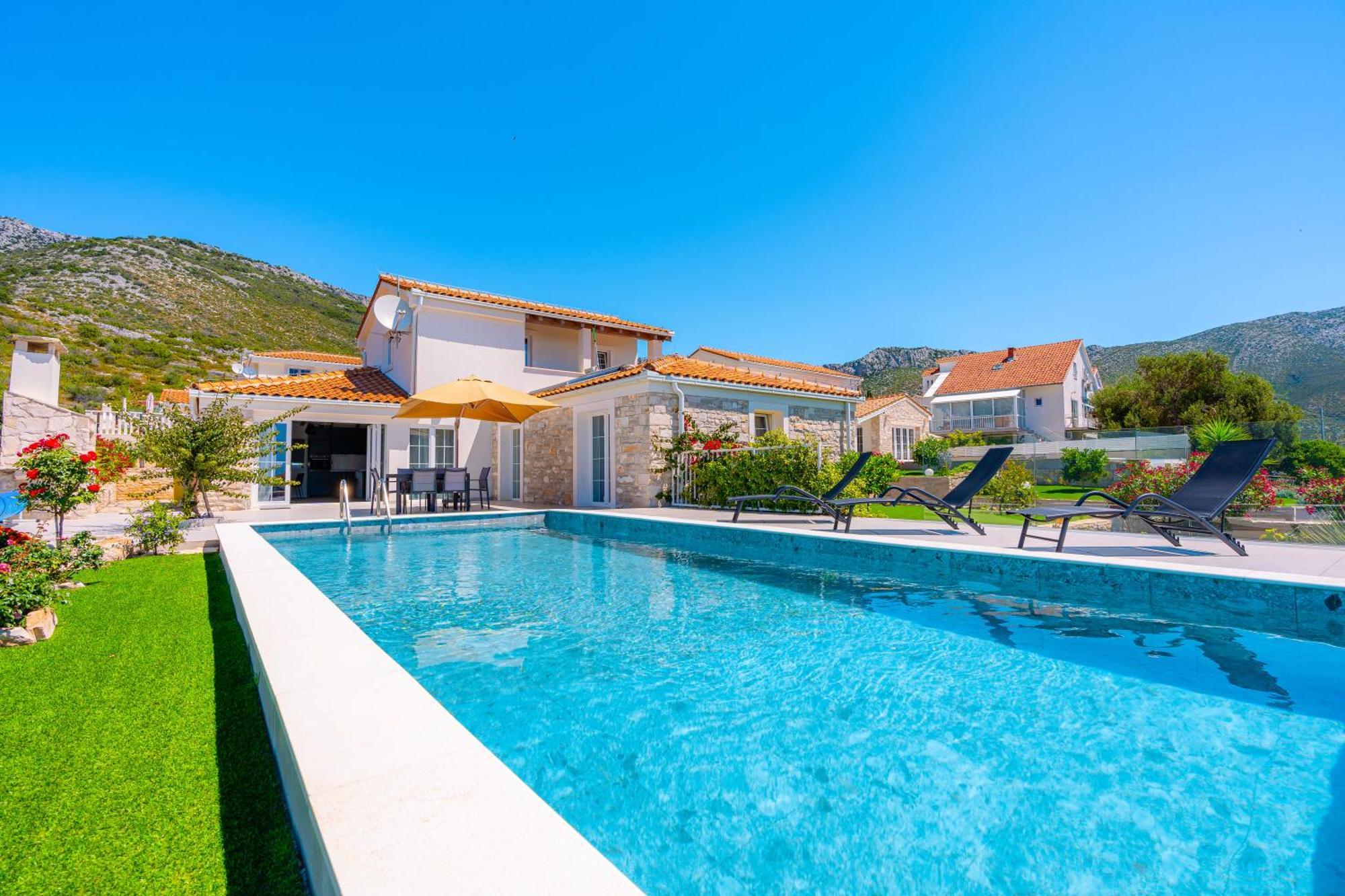 Mirage With Private Heated Pool Villa