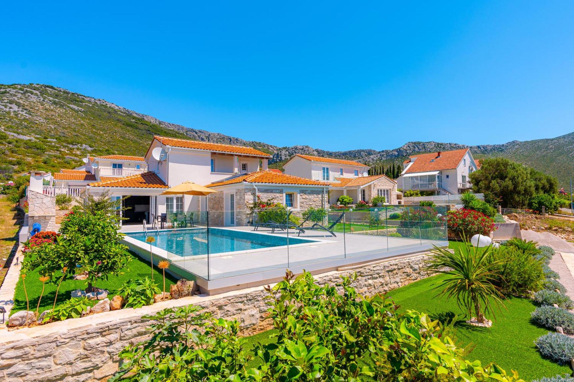 Villa Mirage With Private Heated Pool
